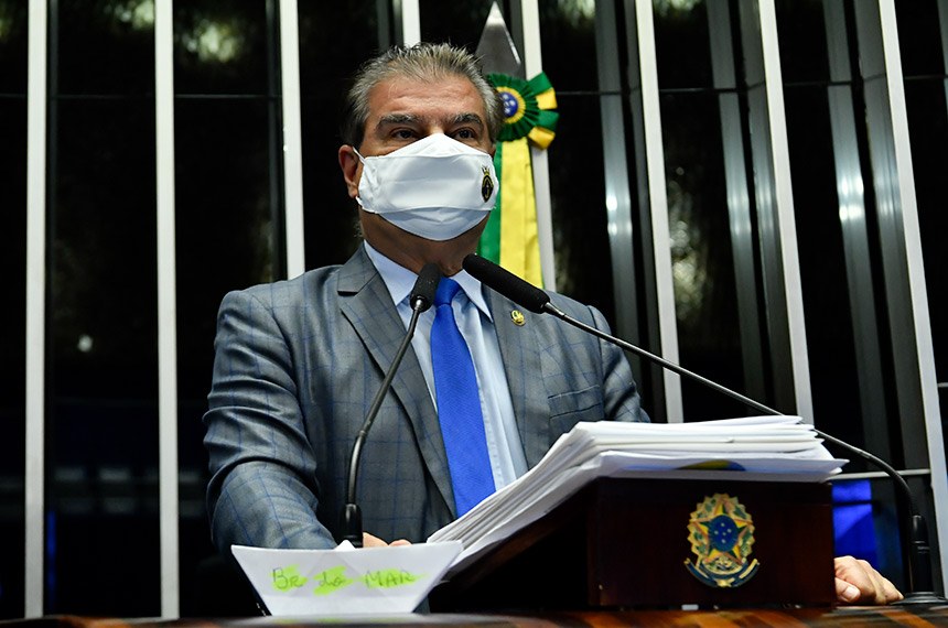 Plen�rio do Senado Federal durante sess�o deliberativa ordin�ria semipresencial.   Na ordem do dia, o PL 4.199/2020 de incentivo � navega��o de cabotagem, que ocorre na costa brasileira chamada de �BR do Mar�. Senadores podem votar o PL 3.681/2021 que amplia o rol m�nimo de doen�as a serem rastreadas pelo teste do pezinho, e o PL 4.726/2020 que exclui tributos nos repasses de cooperativas de presta��o de servi�o. Na pauta, ainda, o PL 5.829/2019 que institui o marco legal da microgera��o e minigera��o distribu�da, o Sistema de Compensa��o de Energia El�trica (SCEE) e o Programa de Energia Renov�vel Social.   Em discurso, � tribuna, relator do PL 4.199/2021, senador Nelsinho Trad (PSD-MS).  Foto: Waldemir Barreto/Ag�ncia Senado